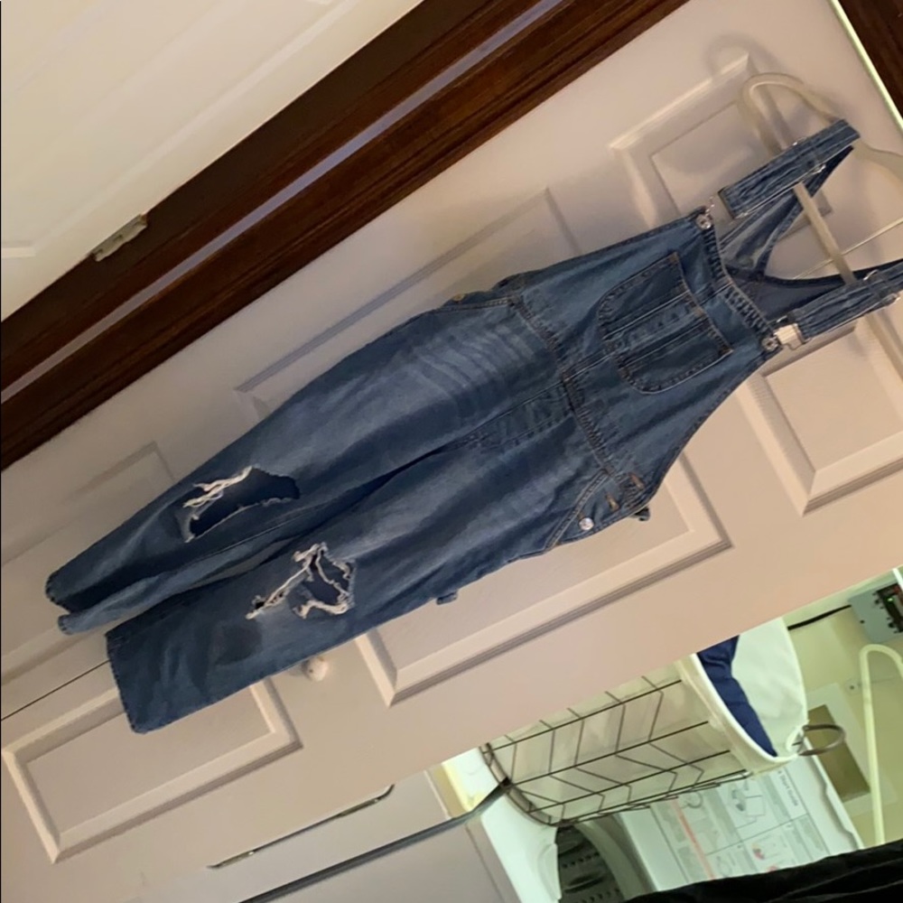 Overalls with ripped knees, Forever 21